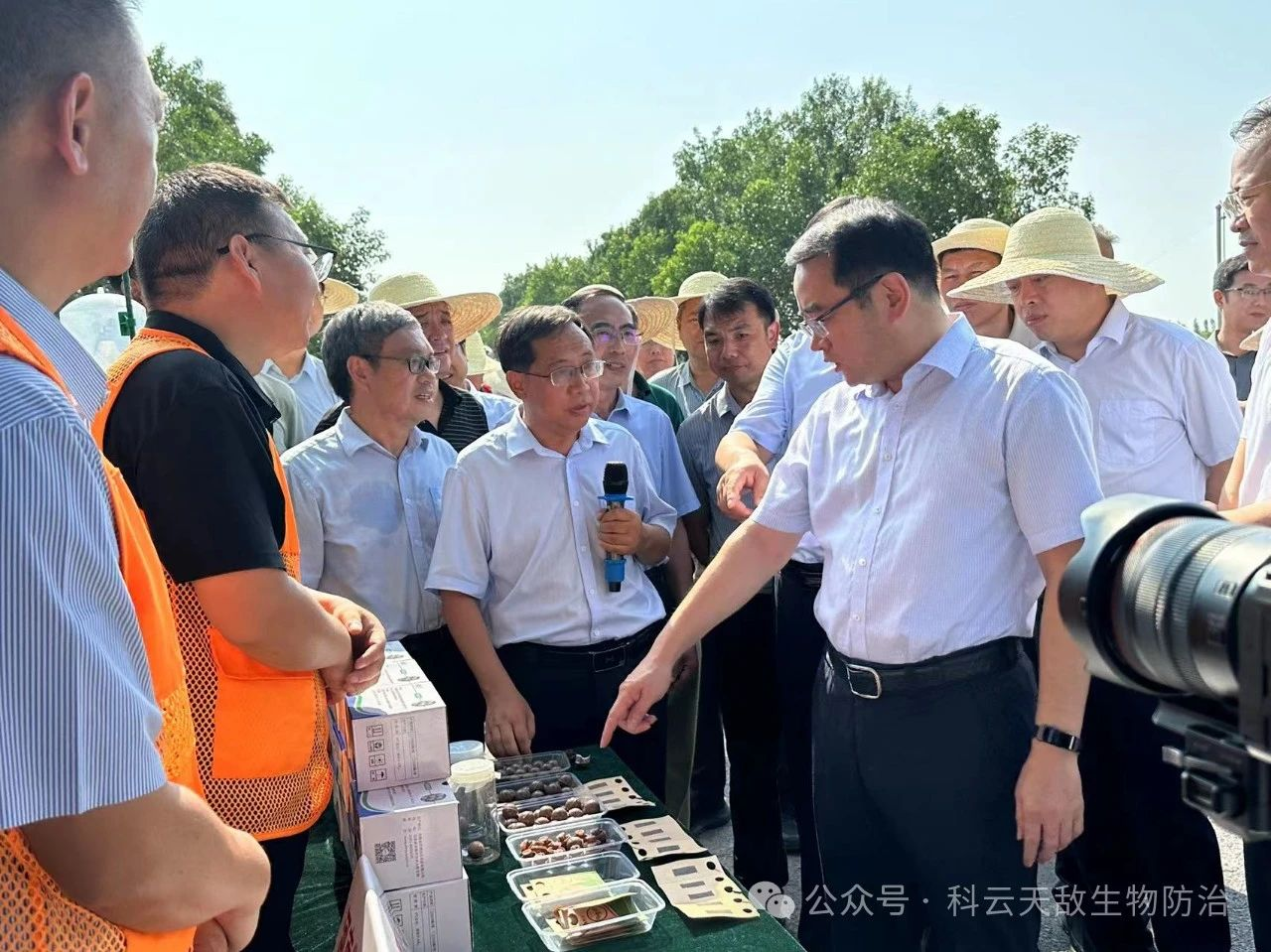 河南省秋作物病蟲害防控暨秋糧“一噴多促”現(xiàn)場會召開，我公司生物防治產(chǎn)品深受與會人員好評